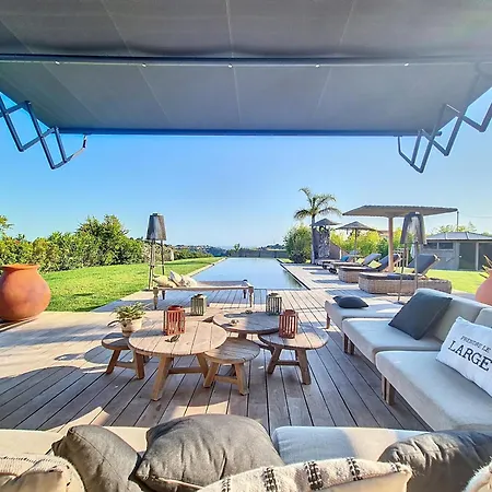 De Luxe Piscine Vue Nice