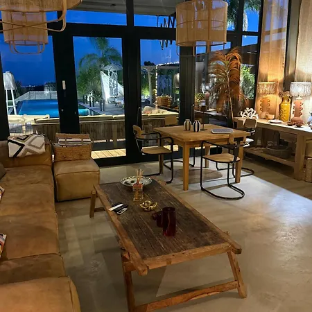 De Luxe Piscine Vue *