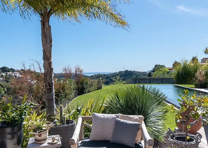 De Luxe Piscine Vue Villa