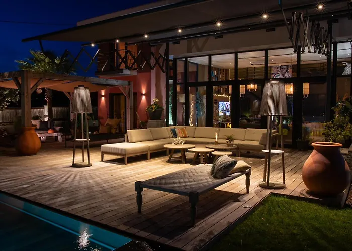 De Luxe Piscine Vue Villa