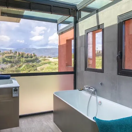 De Luxe Piscine Vue Villa