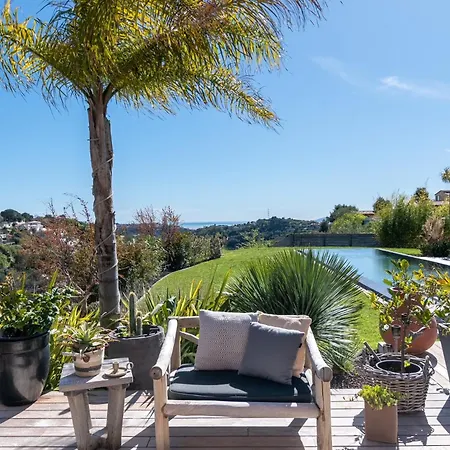 De Luxe Piscine Vue Villa